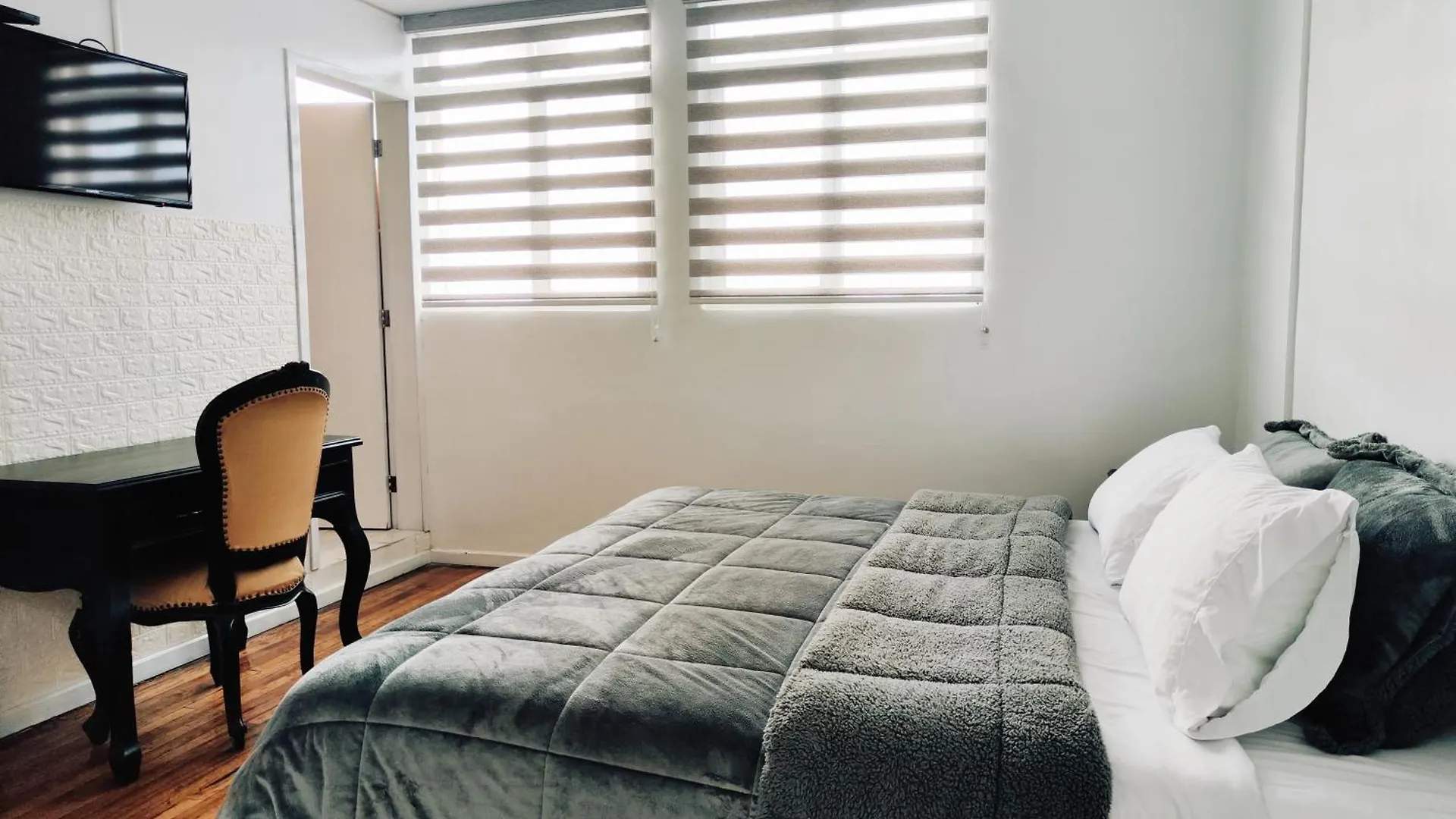 Hotel Muros Quito